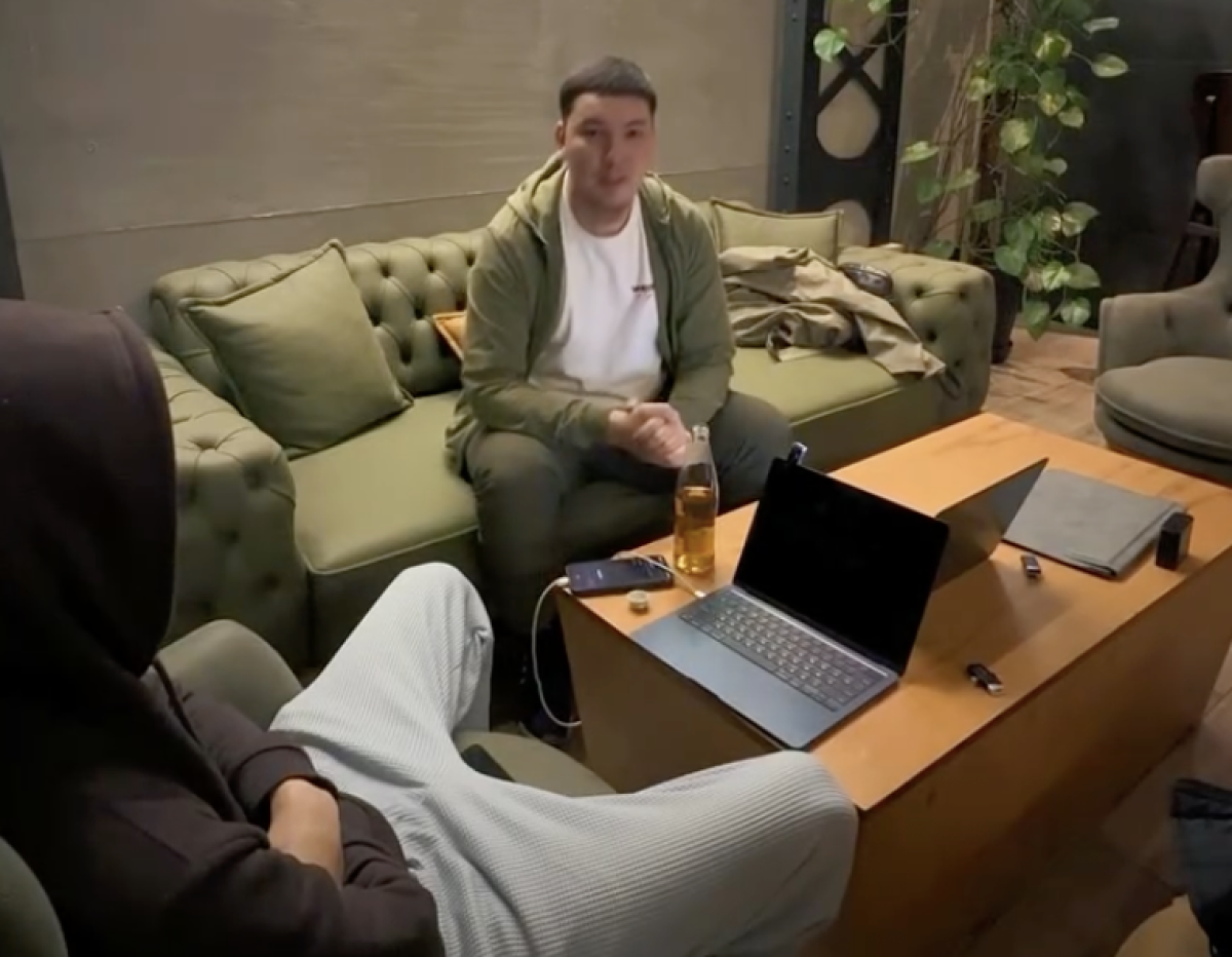 Полицияның кемшілігін ашқан: қудалаудағы «атыраулық хакер» жігіт сұхбат берді (ВИДЕО)
