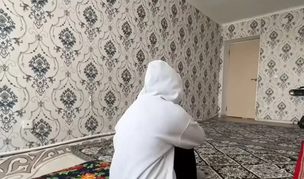«Аузымызды жауып, тұншықтыратын»: Түркістанда өгей әкеден қорлық көрдік деген апалы-сіңлі қыздар әділдік іздейді
