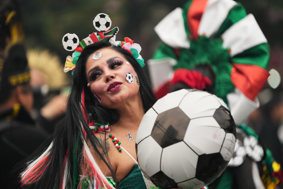 World Cup: Mexico kicks off supersized 48-team tournament