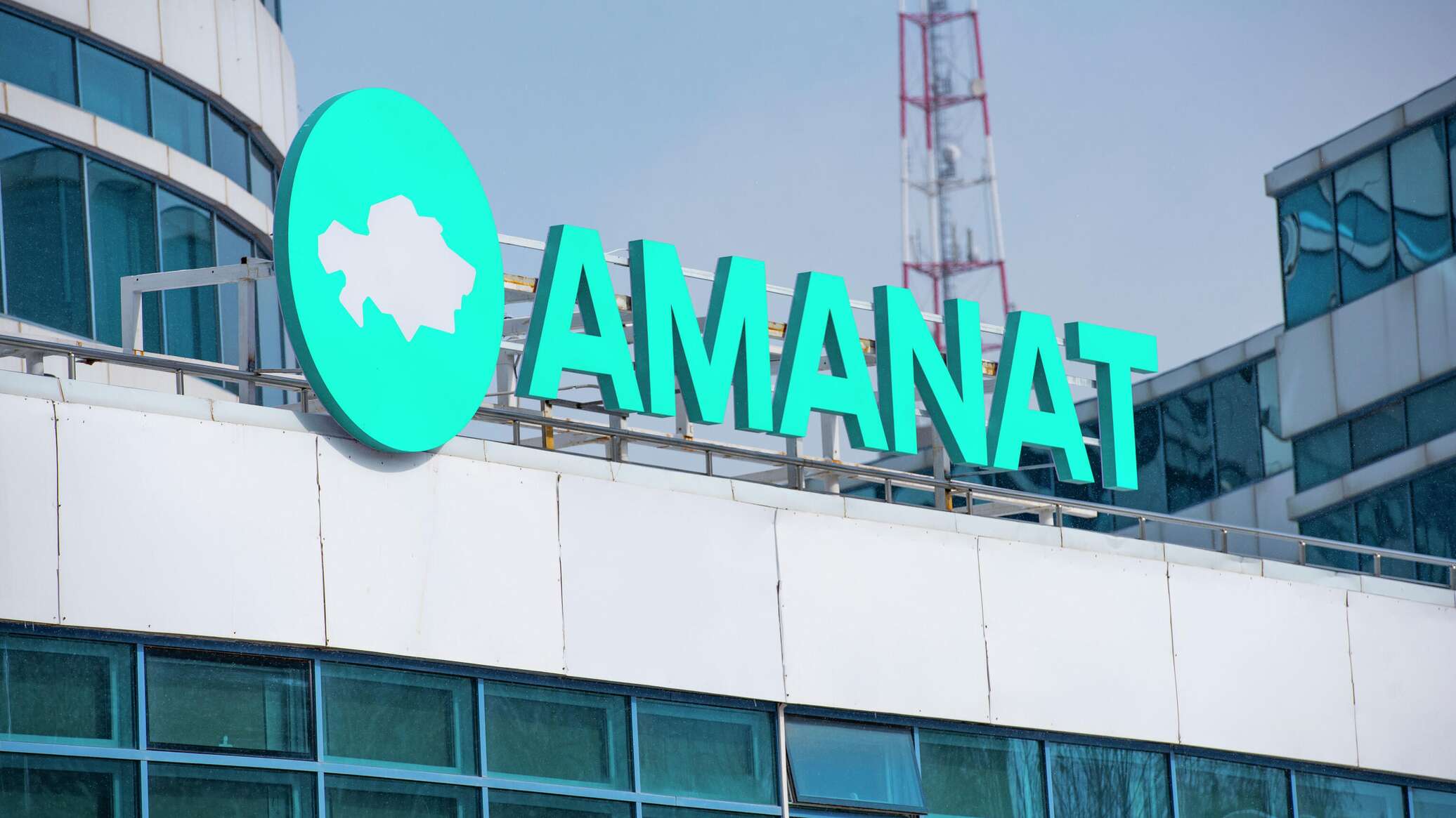 Amanat партиясын «Әділетке» қосу ұсынылды
