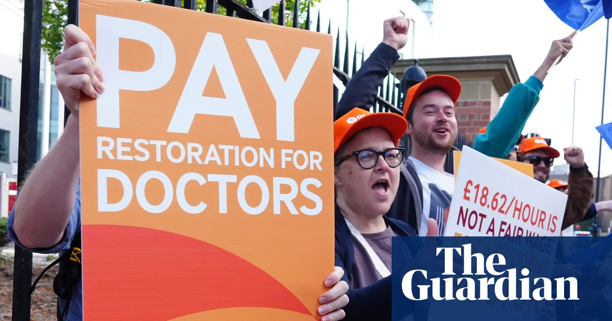 Resident doctors in England call off strike action after new government offer
