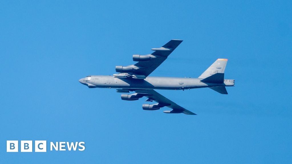 АҚШ-тың B-52 бомбалаушы ұшағы Калифорнияда апатқа ұшырап, сегіз адам қаза тапты