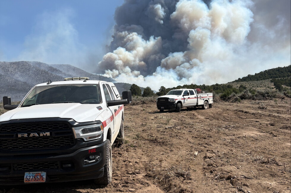 Wildfires in US West Force Evacuations Amid Heat and Wind