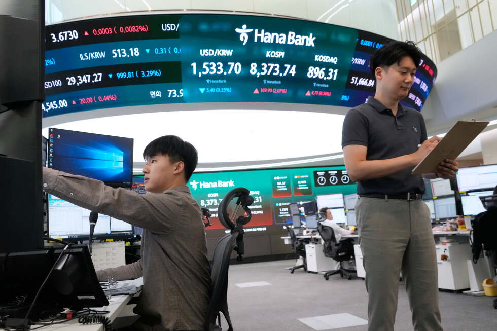 Asian stocks mixed after big tech sell-off