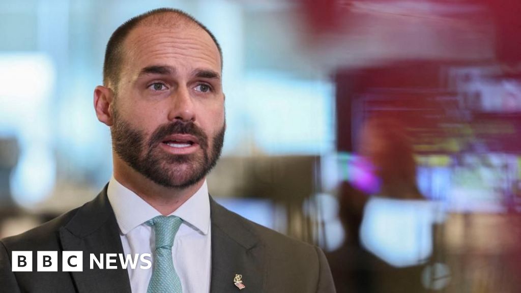 Суд Бразилии признал сына Жаира Болсонару виновным в поиске помощи США
