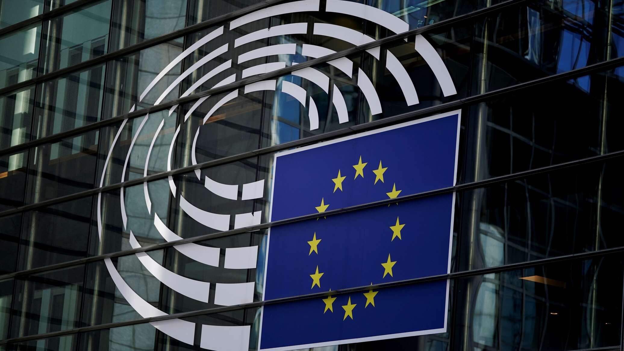 Еуропарламент мүшесі Ресейге қарсы санкциялардың пайдасыз екенін мәлімдеді