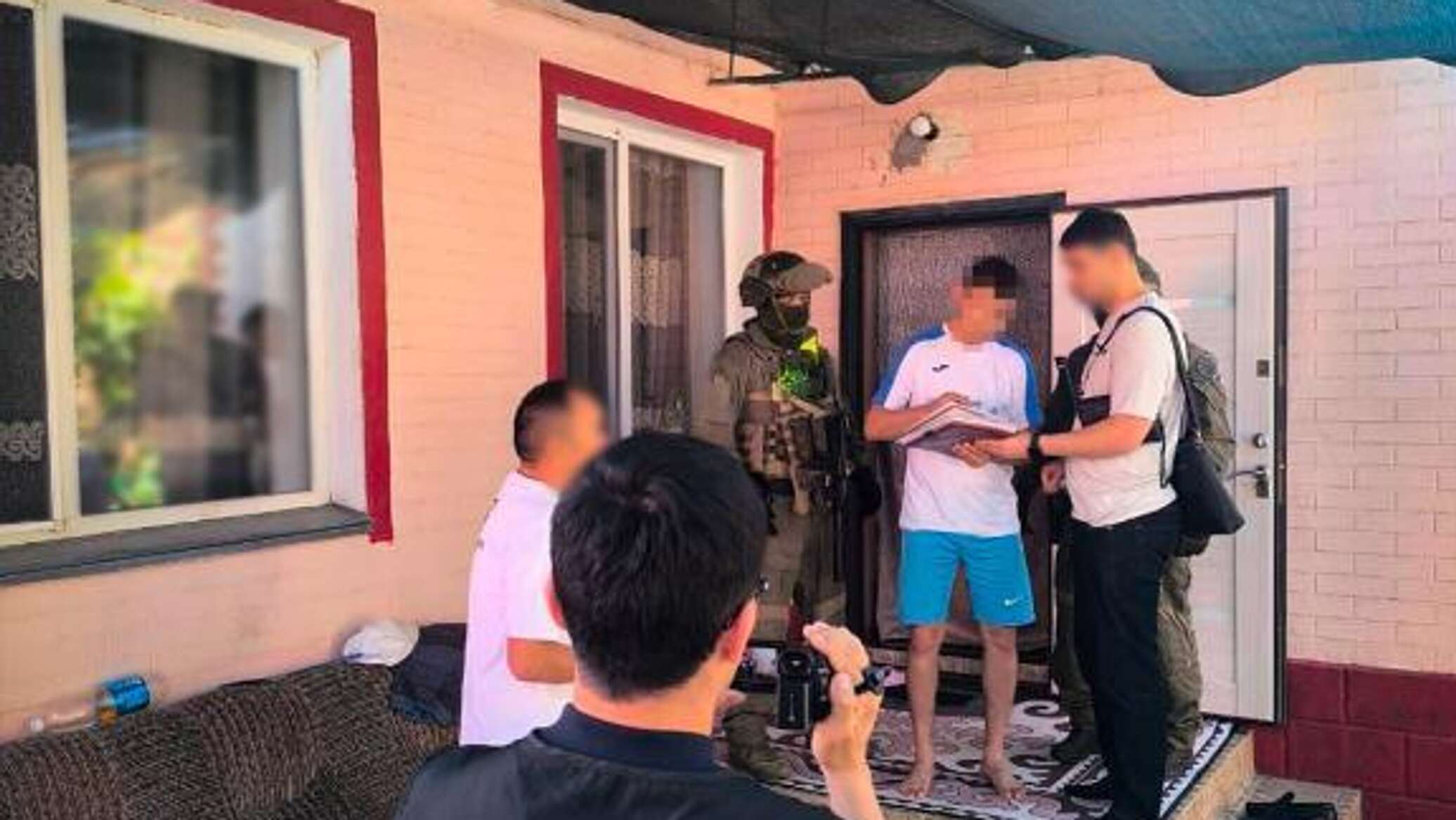 Weapons and money: criminal group detained at border