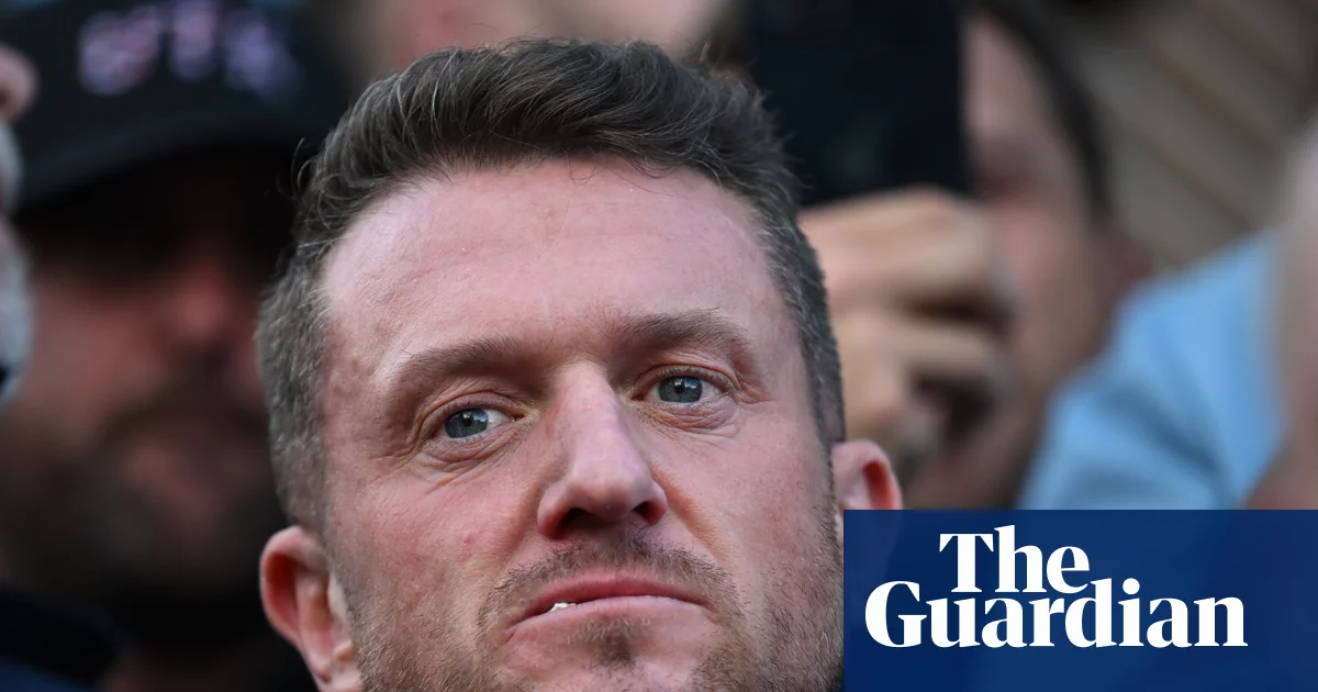 Police stop Tommy Robinson on his way back to London from Russian trip