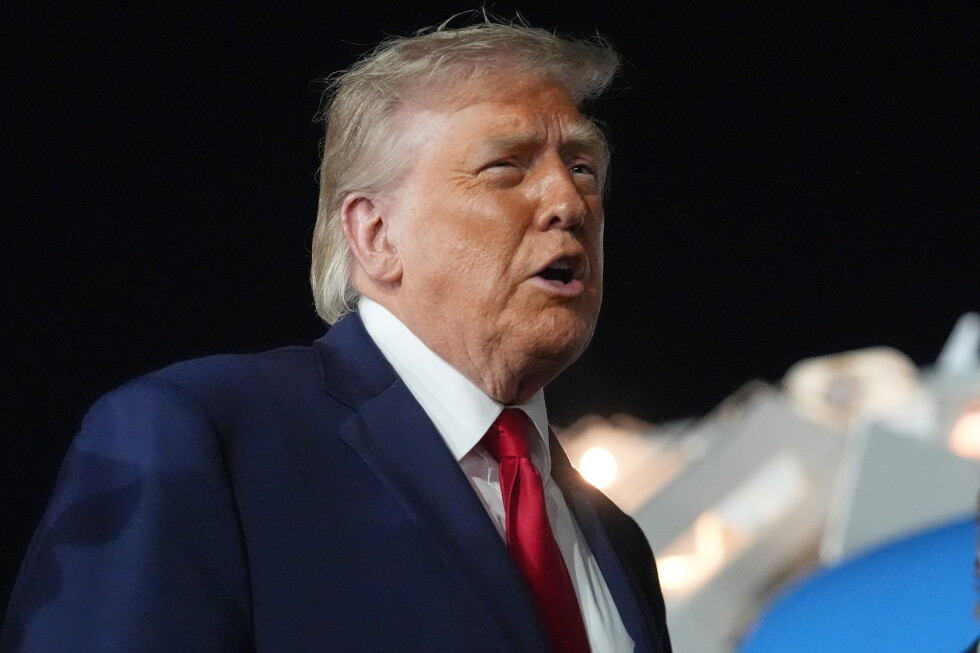 Трамп иммиграциялық күн тәртібіне $70 млрд бөлетін заңға қол қойды
