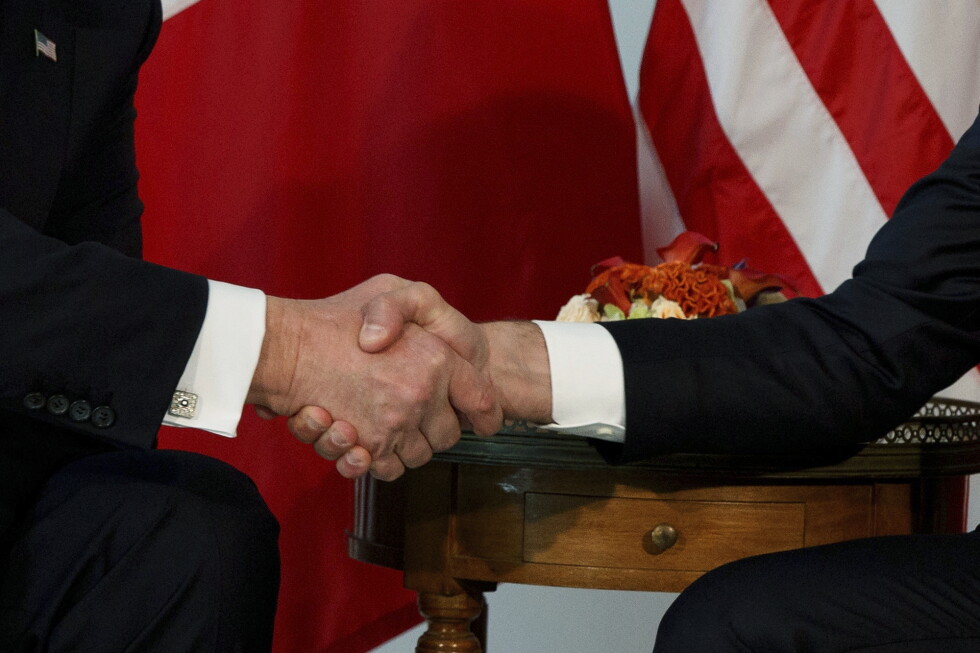 От теплых рукопожатий до открытых выпадов: Трамп и Макрон приносят на саммит G7 непростую историю