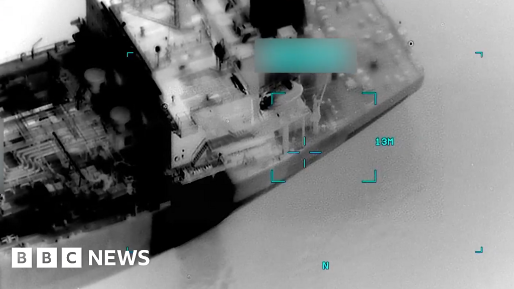 Трое индийских моряков пропали: США нанесли удар по танкеру в Оманском заливе