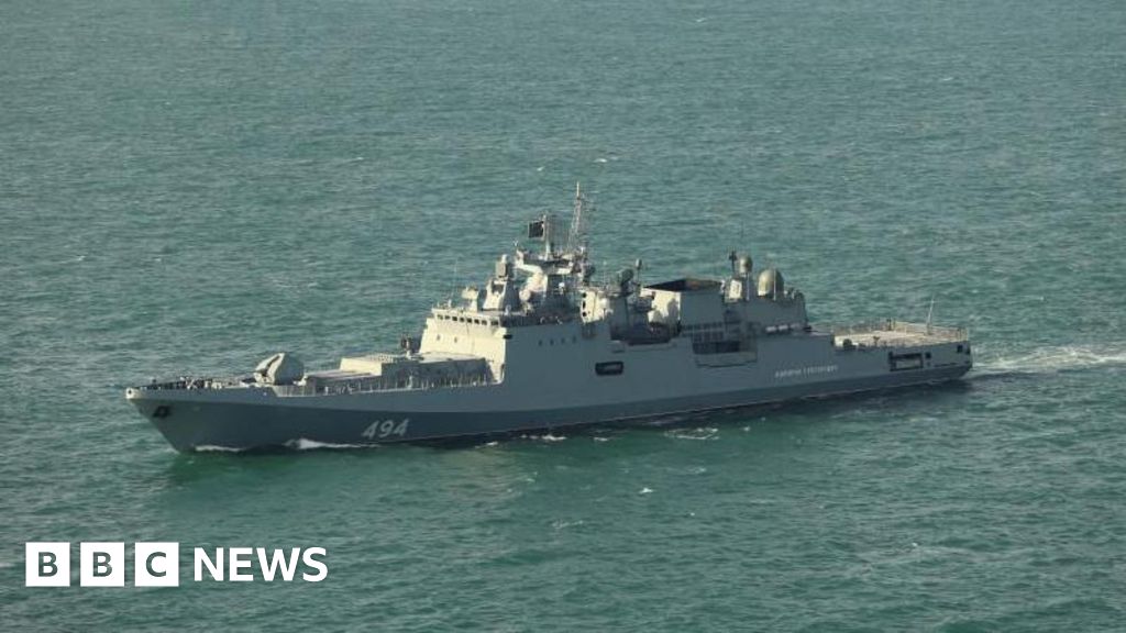 Великобритания расследует сообщения о том, что российский военный корабль открыл предупредительный огонь по яхте в Ла-Манше