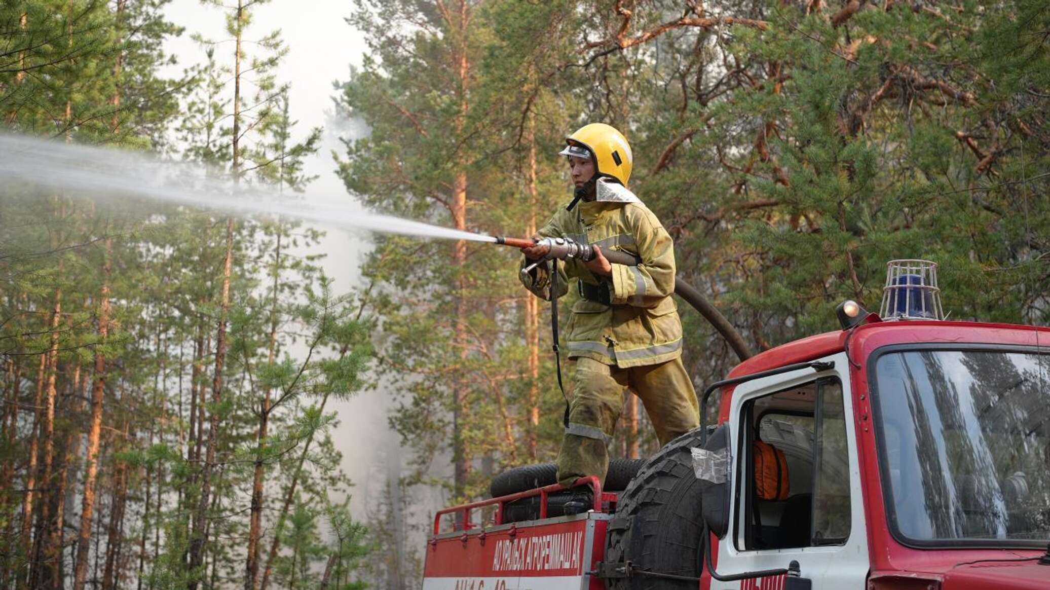Абай облысындағы орман өрті оқшауланды: 709 тонна су жеткізілді