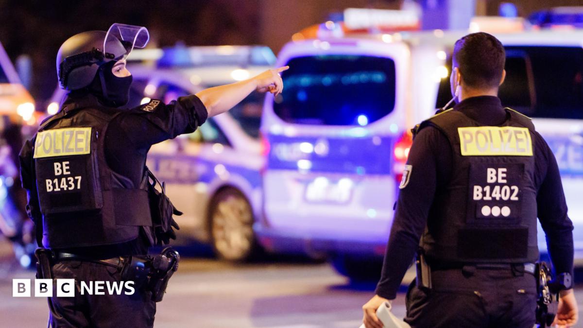 Наезд на толпу на прайде в Берлине: женщина погибла, 16 ранены