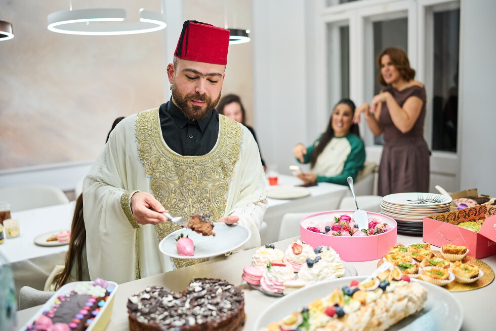 Gay Muslim influencer hosts inclusive iftar in Berlin