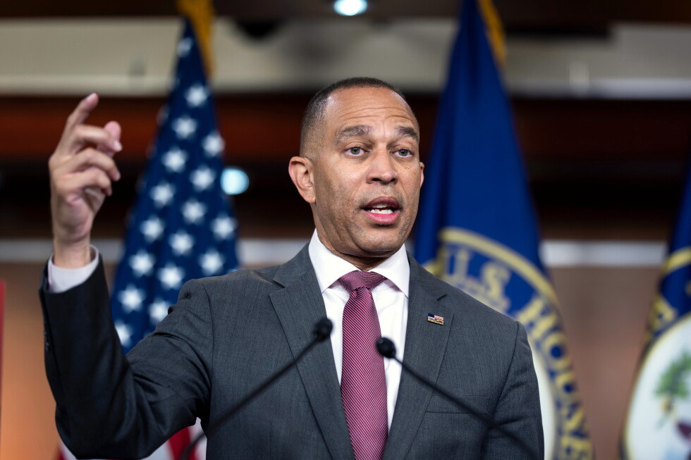Hakeem Jeffries unveils affordability agenda 100 days before midterms