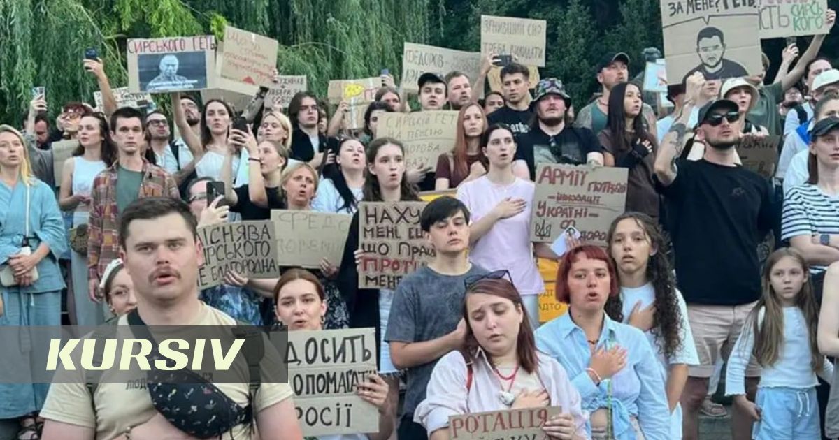 Киевте қорғаныс министрінің отставкасынан кейін екінші күн жаппай наразылықтар өтуде
