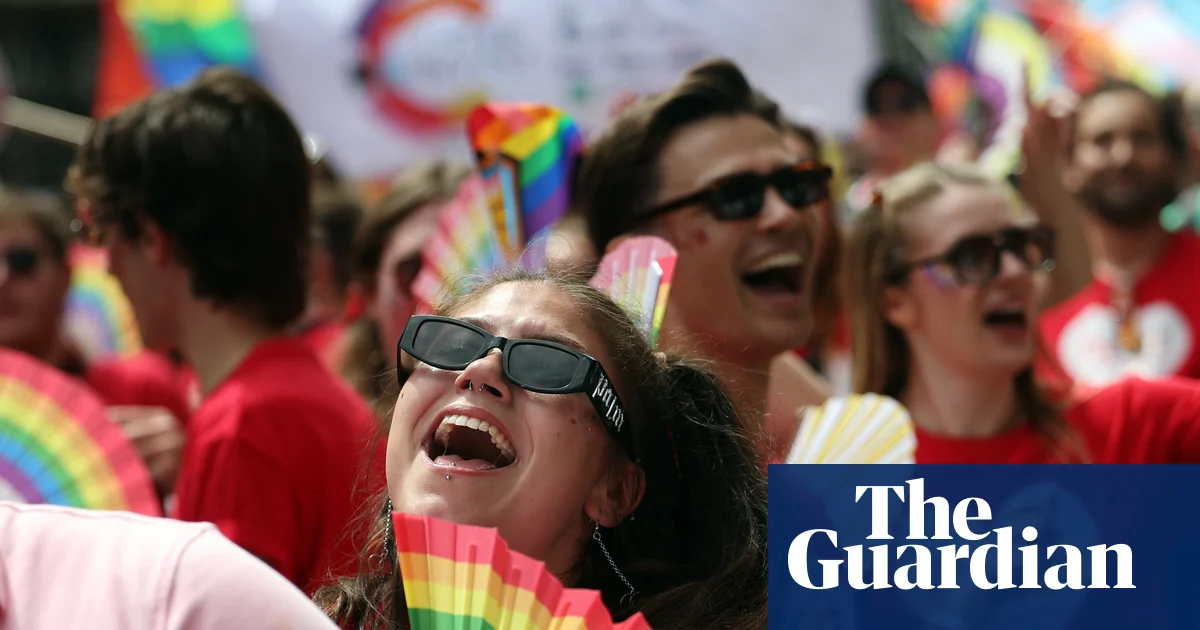 Лондондағы Pride шеруіне ондаған мың адам қатысты