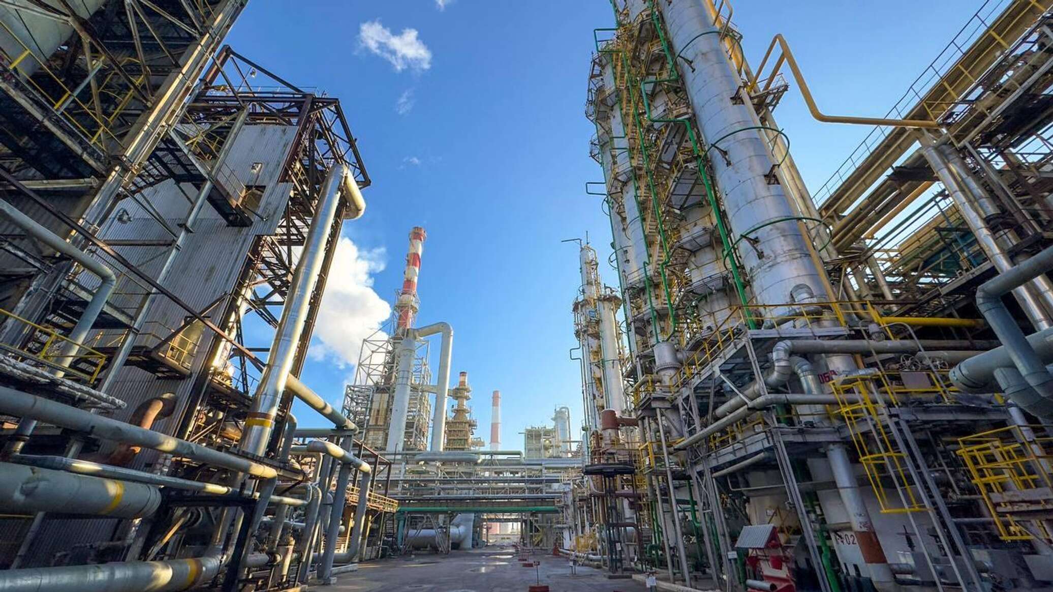 Нефтеперерабатывающие заводы работают в плановом режиме — министр