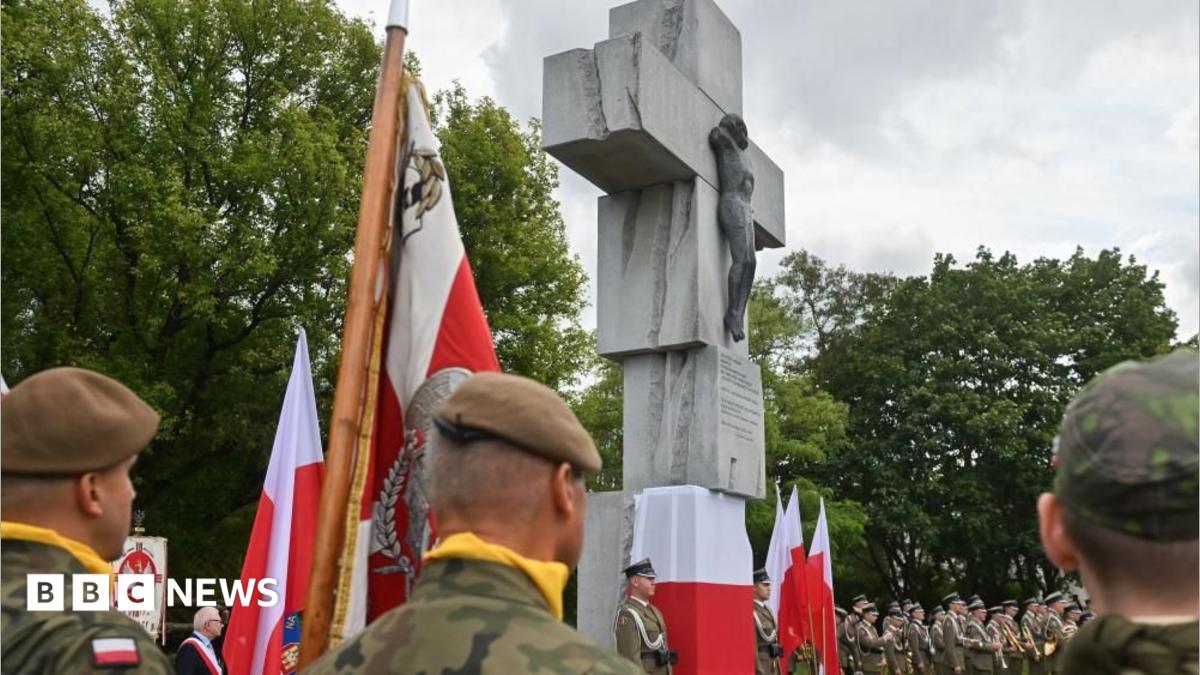 Премьер-министр Польши пообещал памятник жертвам «геноцида» со стороны украинских националистов
