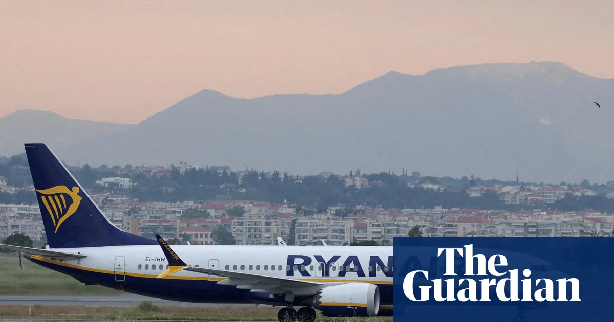 Пассажир Ryanair едва не выпал из разбитого окна во время полета