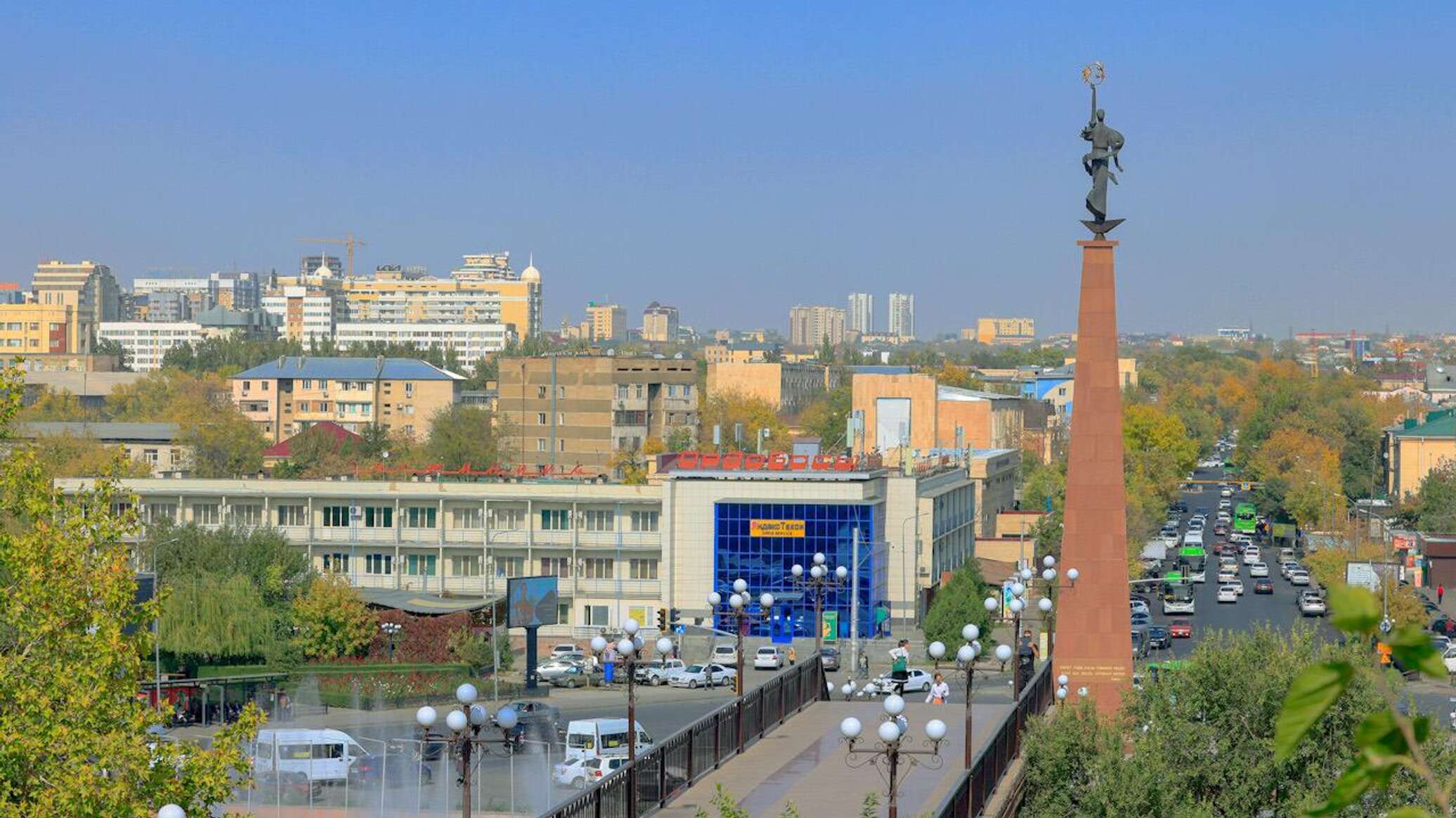 Shymkent Heatwave: Police Give Children Water Show and Free Ice Cream at +43°C