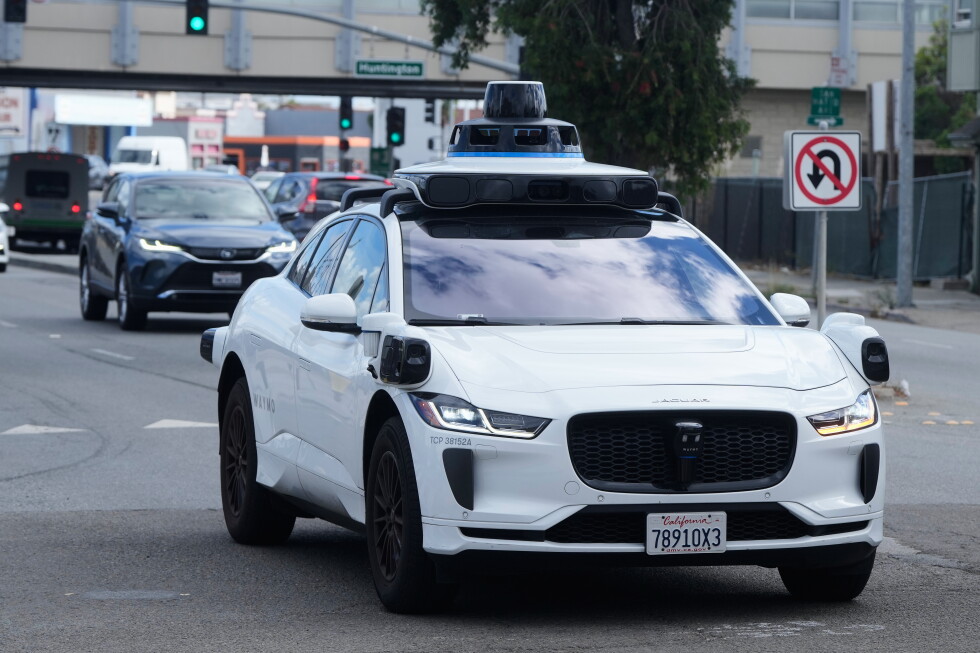 В Северной Калифорнии полиция задержала подростков за поездку на Waymo