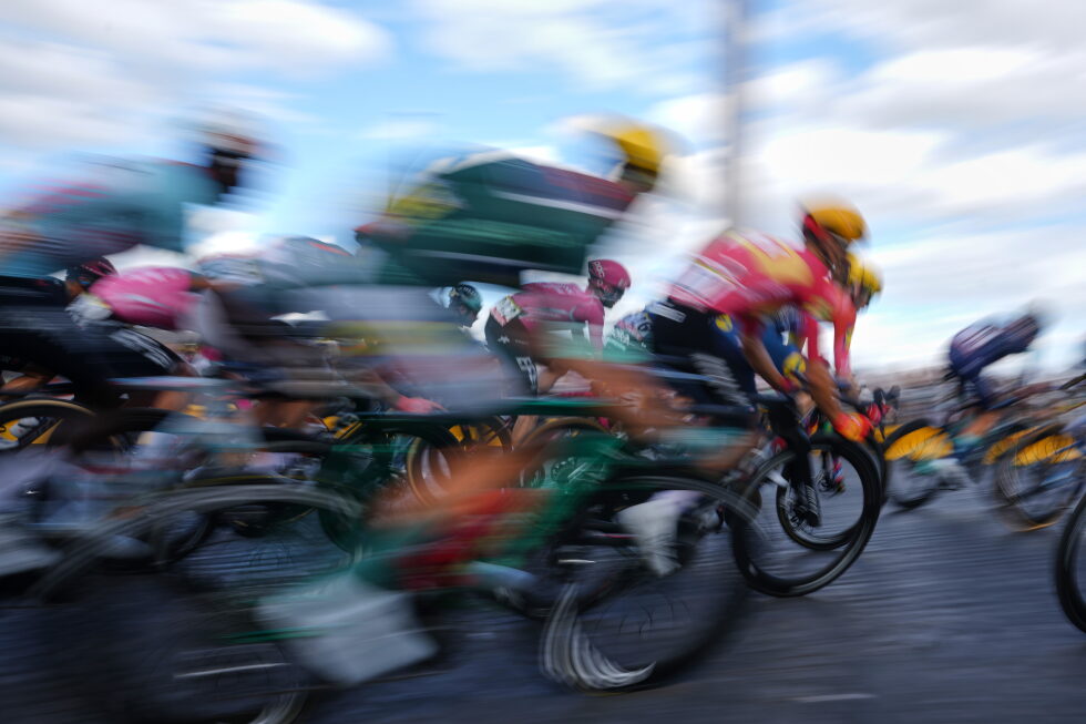 Tour de France: Slow shutter captures speed