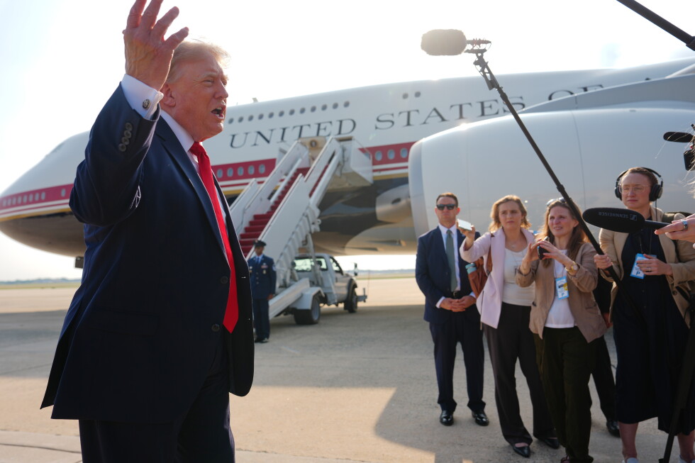 Новый самолет Air Force One совершил первый полет с Трампом