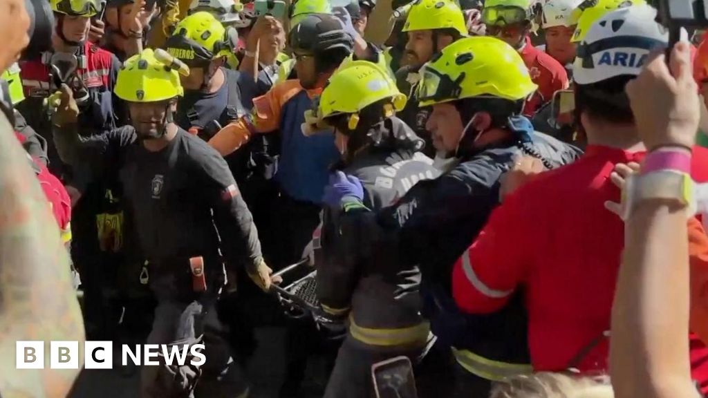 Cheers and applause as security guard rescued from rubble after 8 days in Venezuela
