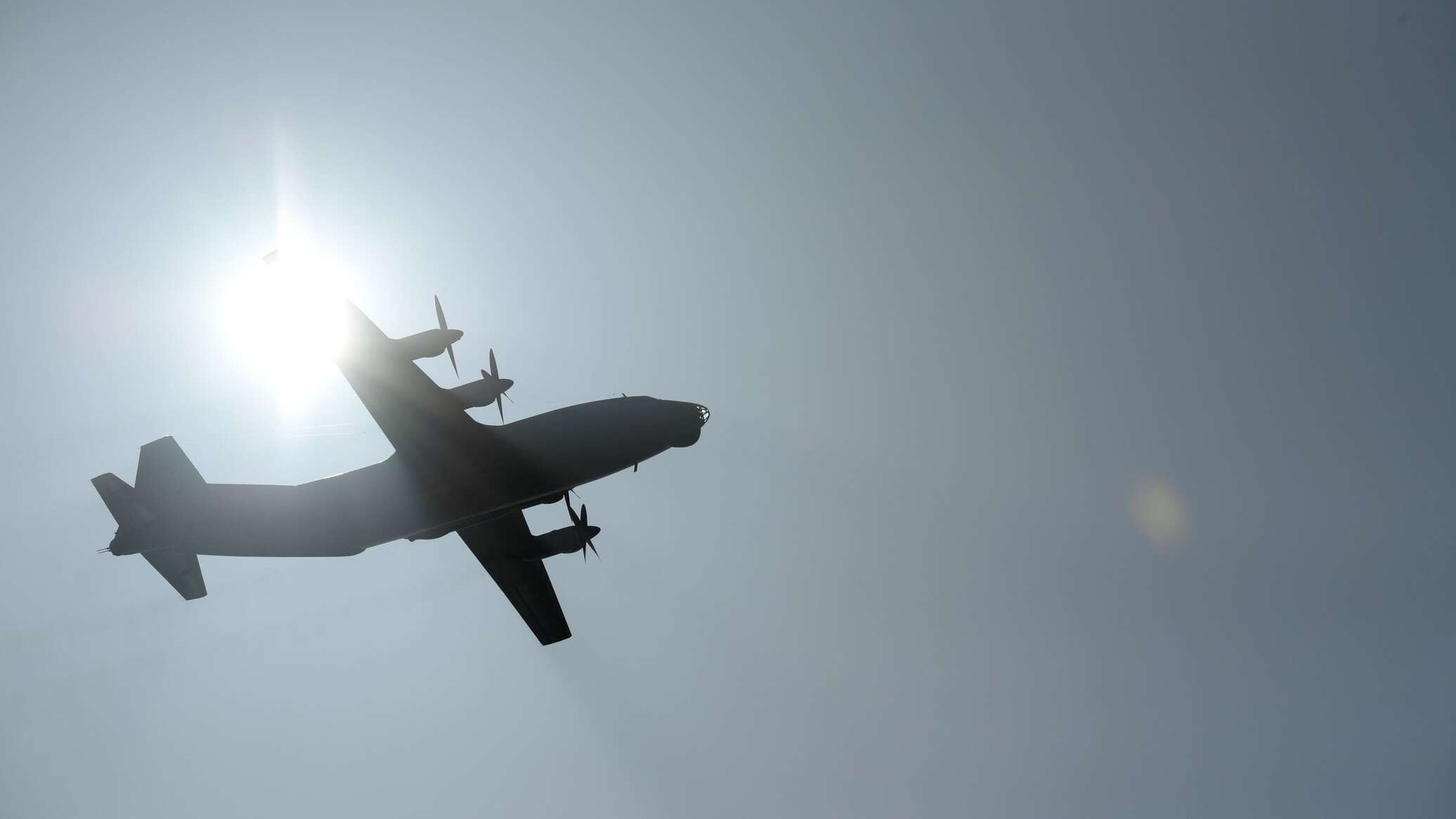 В Жезказгане самолет АН-12 совершил аварийную посадку