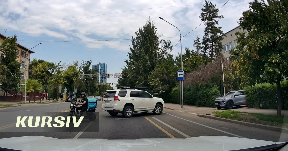 Courier on e-bike makes dangerous maneuver in Almaty