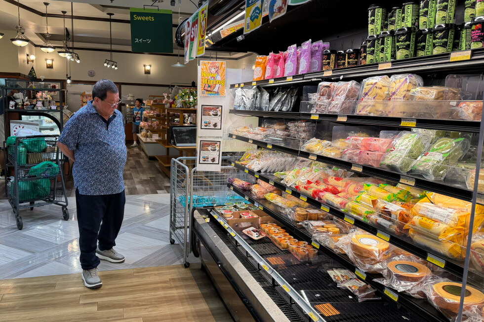 US Economy Grows at Sluggish Pace, Mortgage Rate Hits Yearly High