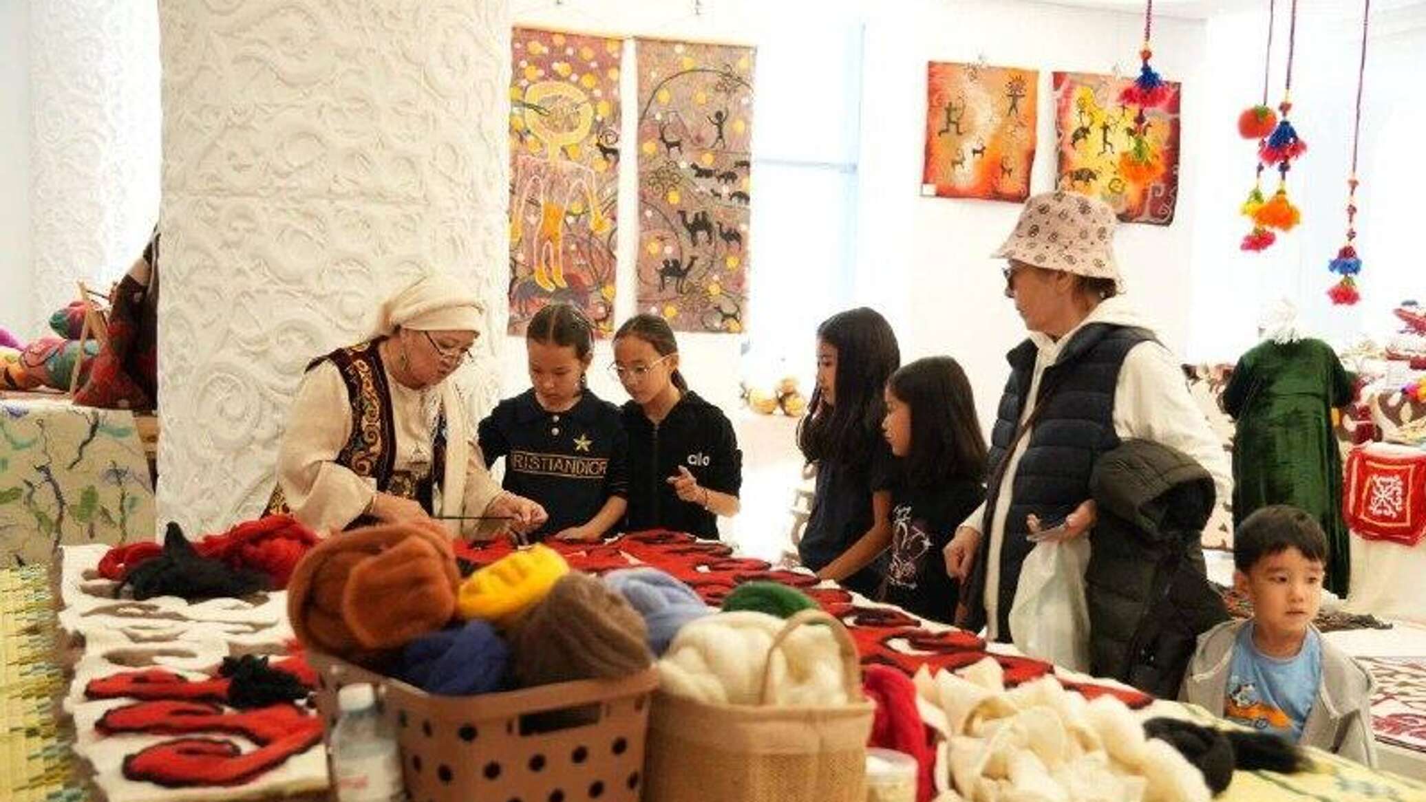 Астанада Түркістан облысының креаторлары 21 млн теңгенің өнімін сатты