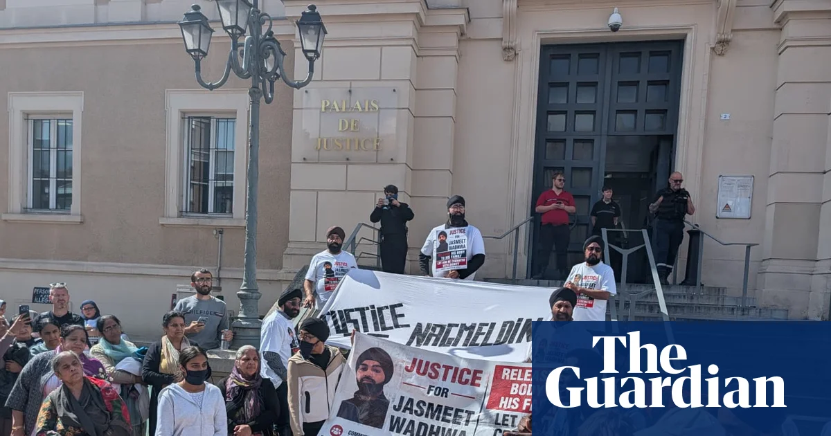 Британская семья умоляет французские власти выдать тело родственника, погибшего в Ла-Манше