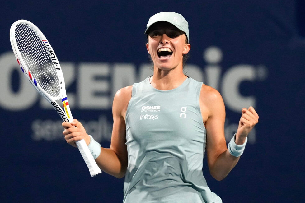 Cincinnati Open: Swiatek wins first match after Toronto title