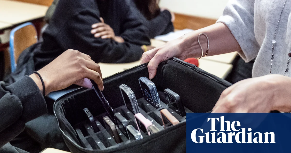 French high schools rush to enforce Macron's phone ban