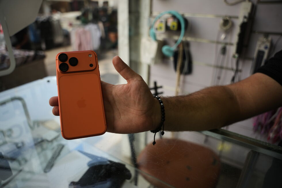 Smuggling into Gaza: from cigarettes to iPhones
