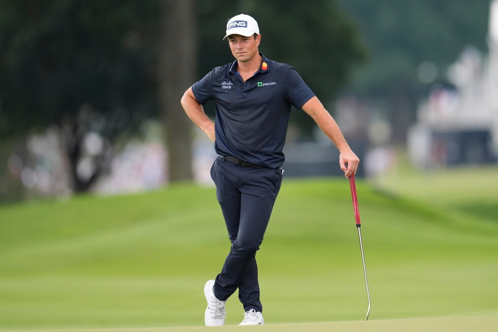 Hovland surges to one-shot lead at Tour Championship