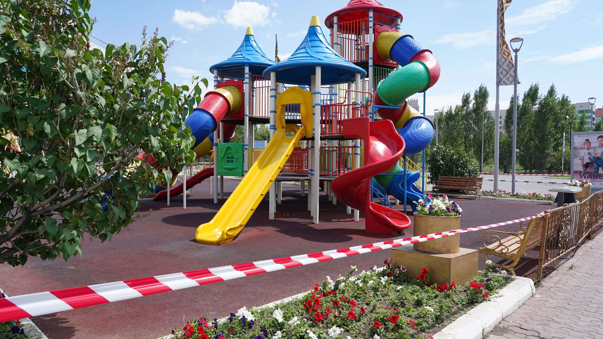 Men Apologize for Relieving Themselves Near Children's Playground in Khromtau