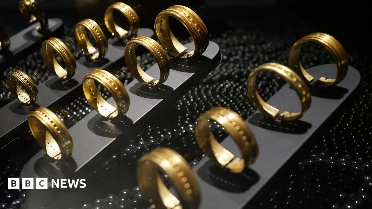 Thieves steal Bronze Age gold from Spanish museum in four-minute heist