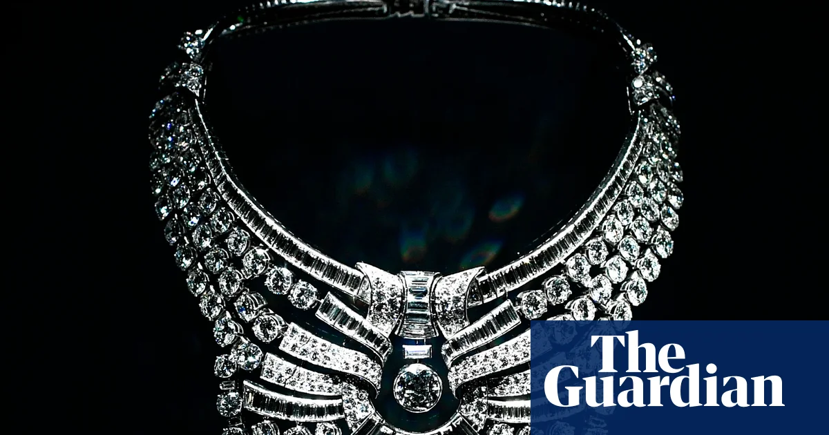 Egyptian queen's 673-diamond necklace stolen in Vienna smash-and-grab