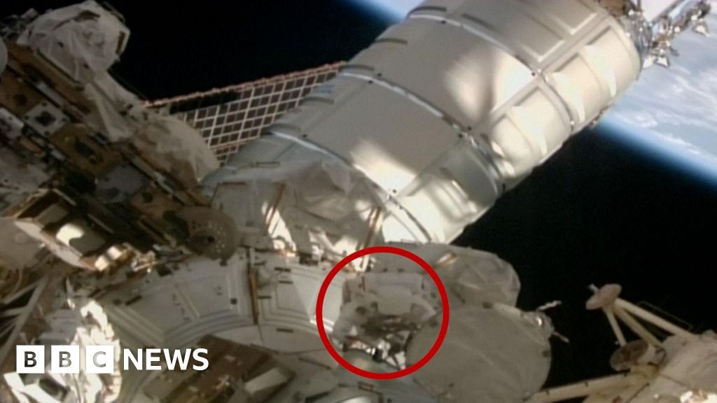 Астронавты NASA совершили 6,5-часовой выход в открытый космос за пределами МКС