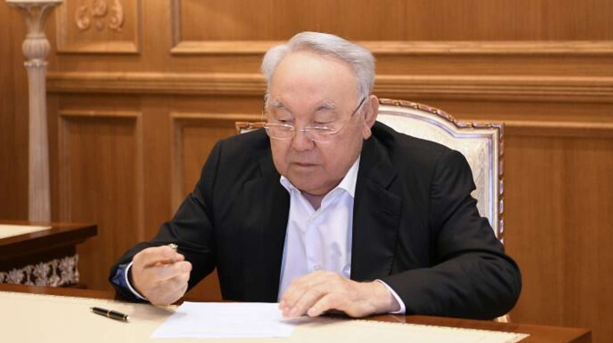 Назарбаев Құрылтай сайлауында үйінен дауыс берді