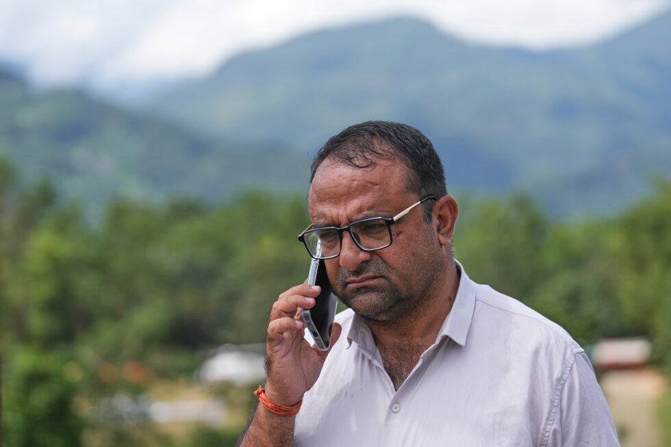 Nepal teacher saves 900 students from flash floods