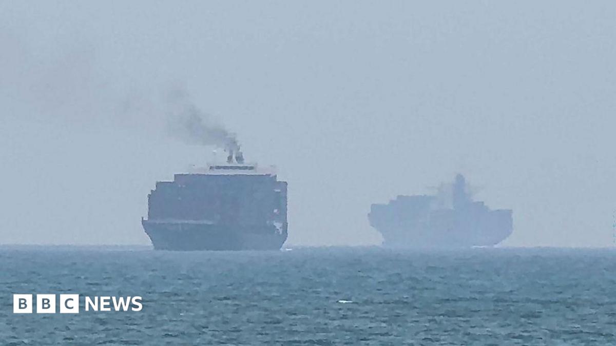 Oman says Hormuz talks positive, Iran warns deal won't open strait