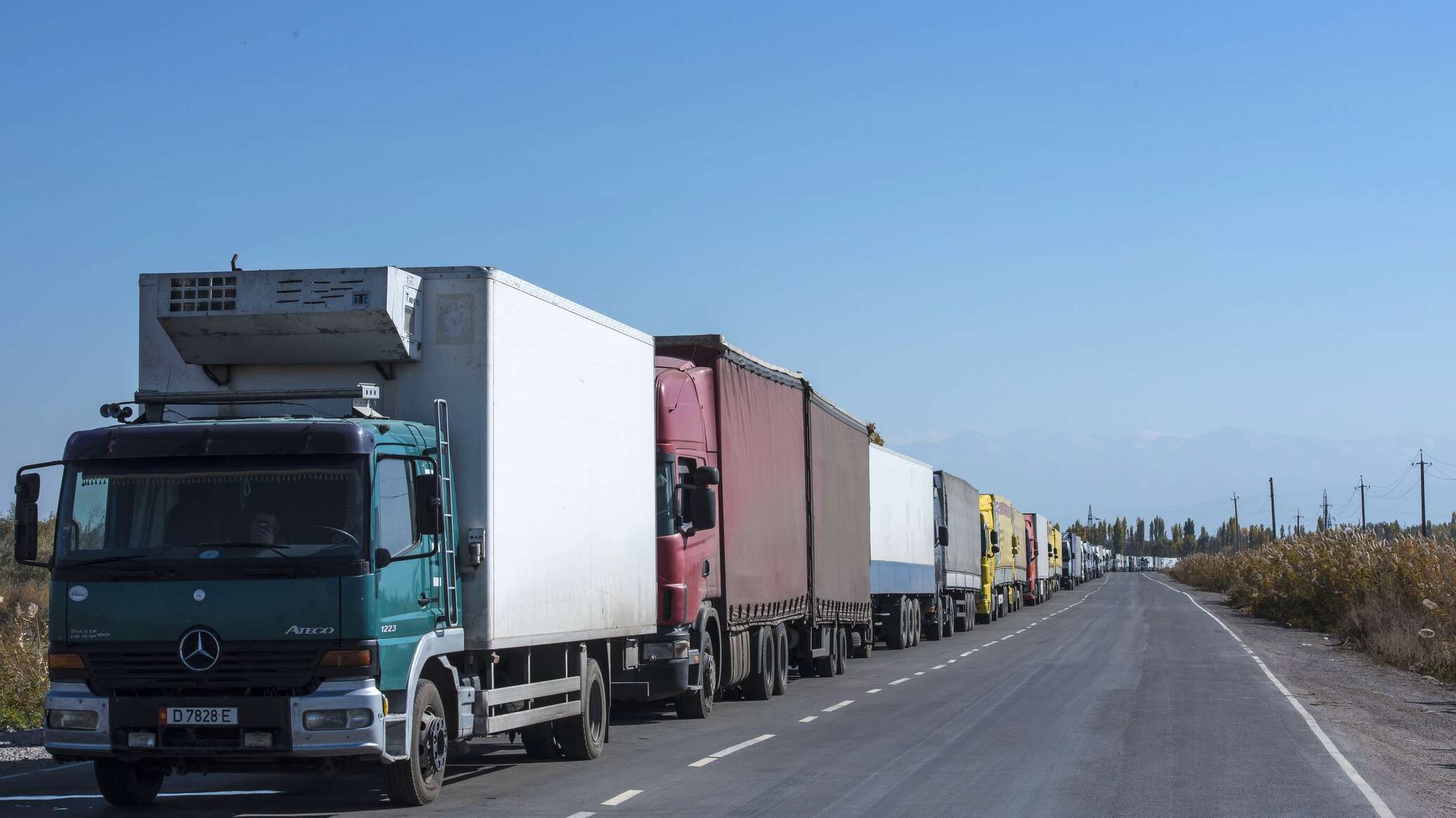 Kazakhstan and Russia discuss border traffic congestion