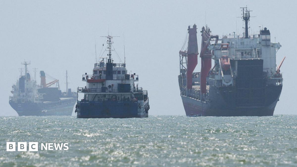 Китай пообещал защищать свои интересы после расширения санкций США против Ирана