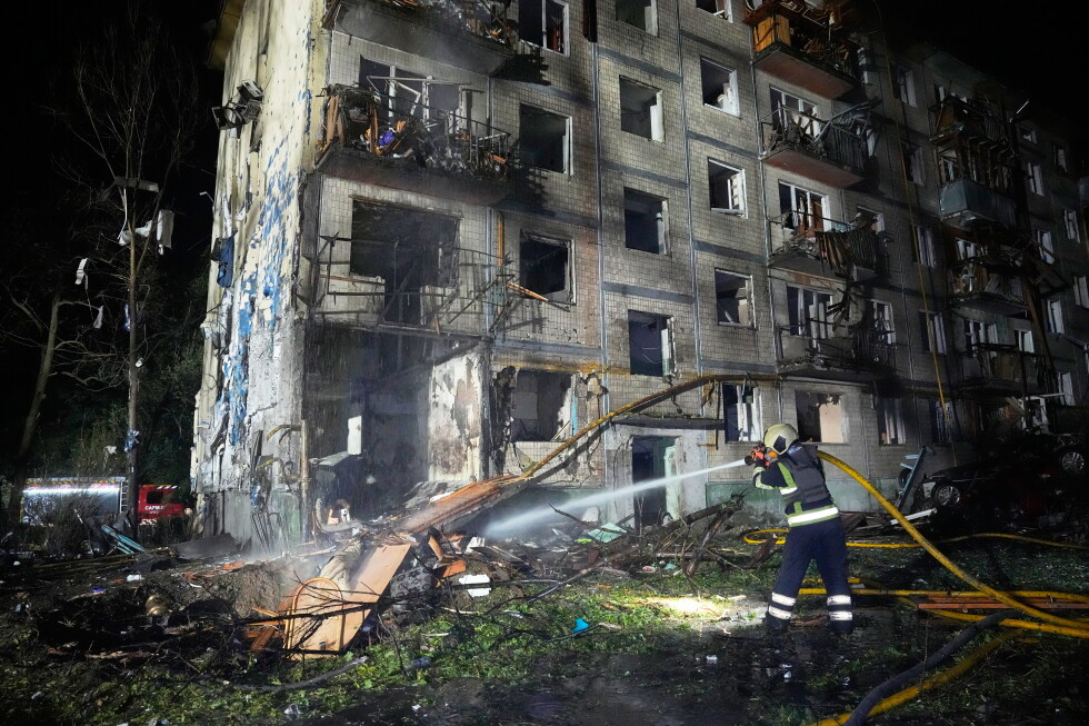 Russia strikes Kyiv with ballistic missiles, killing 3