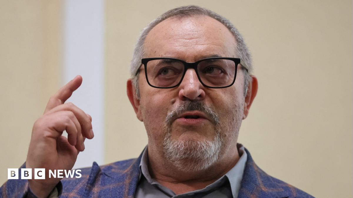 Ресейлік соғысқа қарсы саясаткер елден қашып кеткенін мәлімдеді